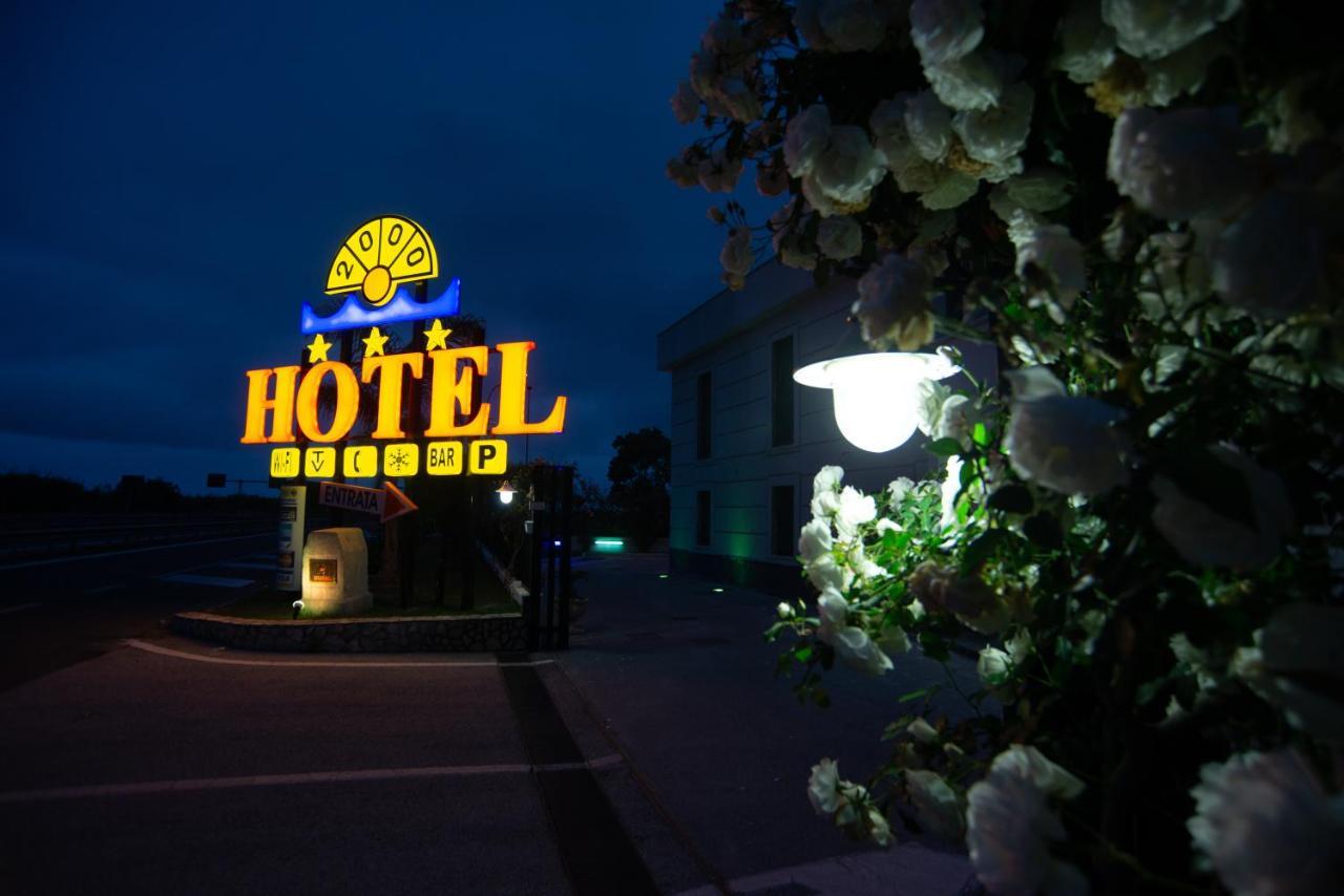 Hotel 2000 Giugliano In Campania Exterior photo